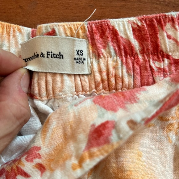 Abercrombie & Fitch Floral Linen Shorts - Picture 3 of 6